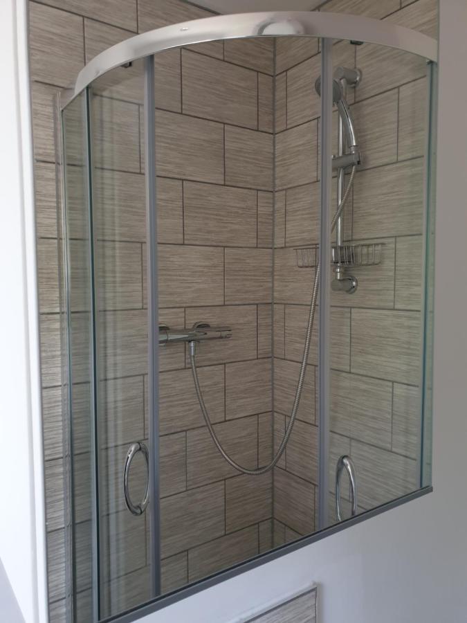Cheerful 1 Private Room-Ensuite With Free Parking Silverdale  외부 사진