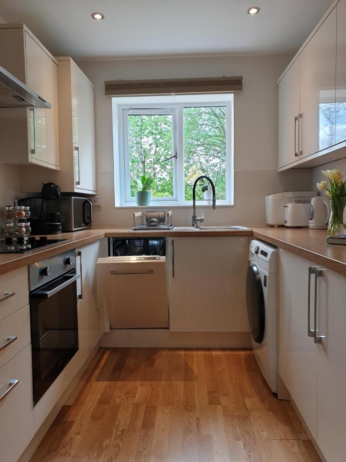 Cheerful 1 Private Room-Ensuite With Free Parking Silverdale  외부 사진
